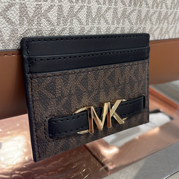 MICHAEL KORS
Reed Large Card Holder Case Wallet 
Brown/Black MK Signature 
NWT - Picture 2 of 16